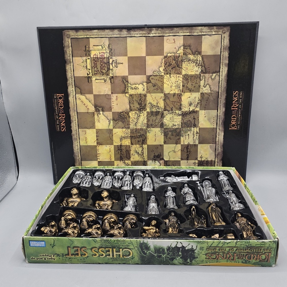Vintage Lord of the Rings Chess Set Fellowship of the Ring Parker Brothers 2002